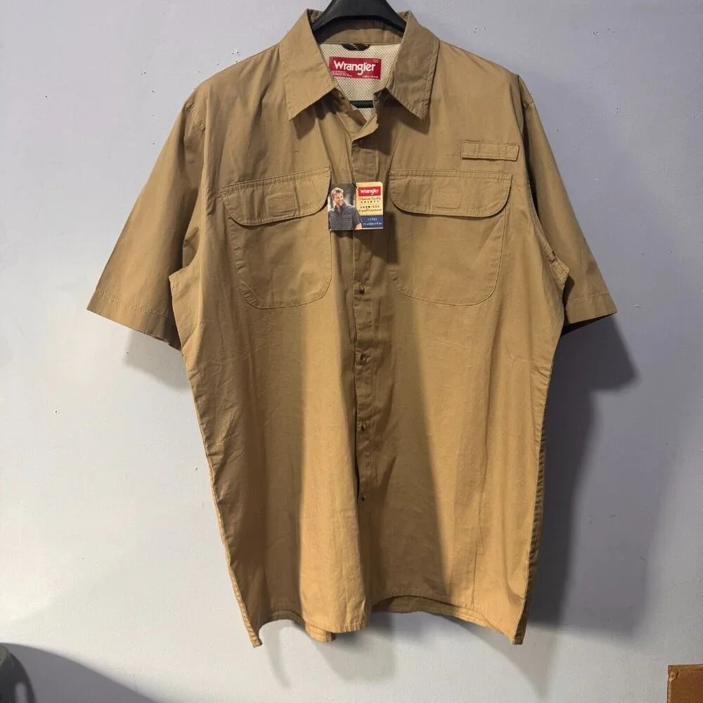 NWT Wrangler size large short sleeve button down mens shirt